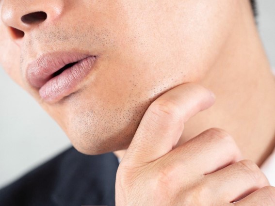 口周りが乾燥する原因とは？