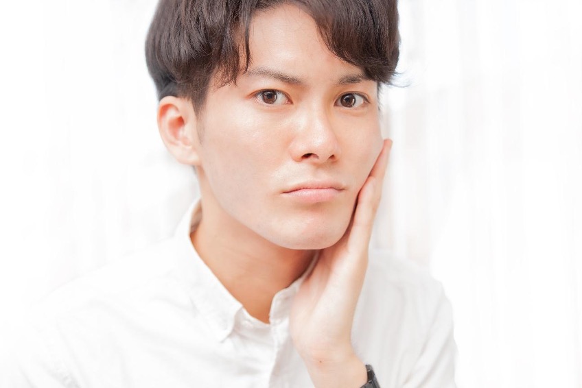 乾燥肌でもニキビができる？ニキビができやすい人の特徴を解説