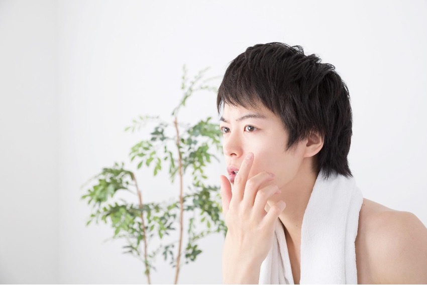 顔の脂（油）が原因で起こる肌トラブルとは