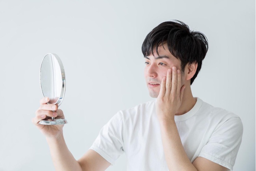 眉間のニキビが目立つ！ニキビの治し方や、ニキビ跡への対処方法を紹介
