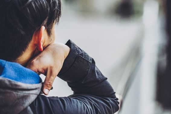 肌がピリピリする原因