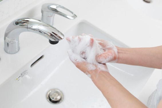 目の下のニキビを予防する正しい洗顔方法