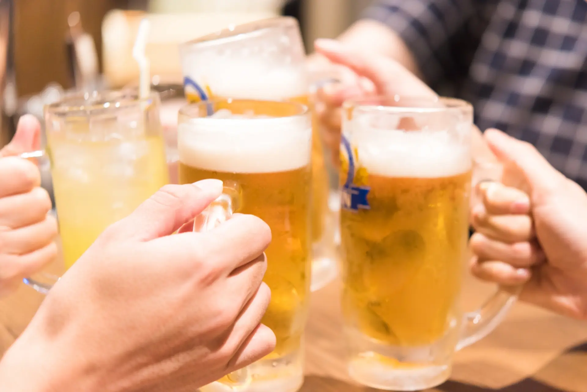 ミノキシジル使用中の副作用とのアルコール摂取に要注意！