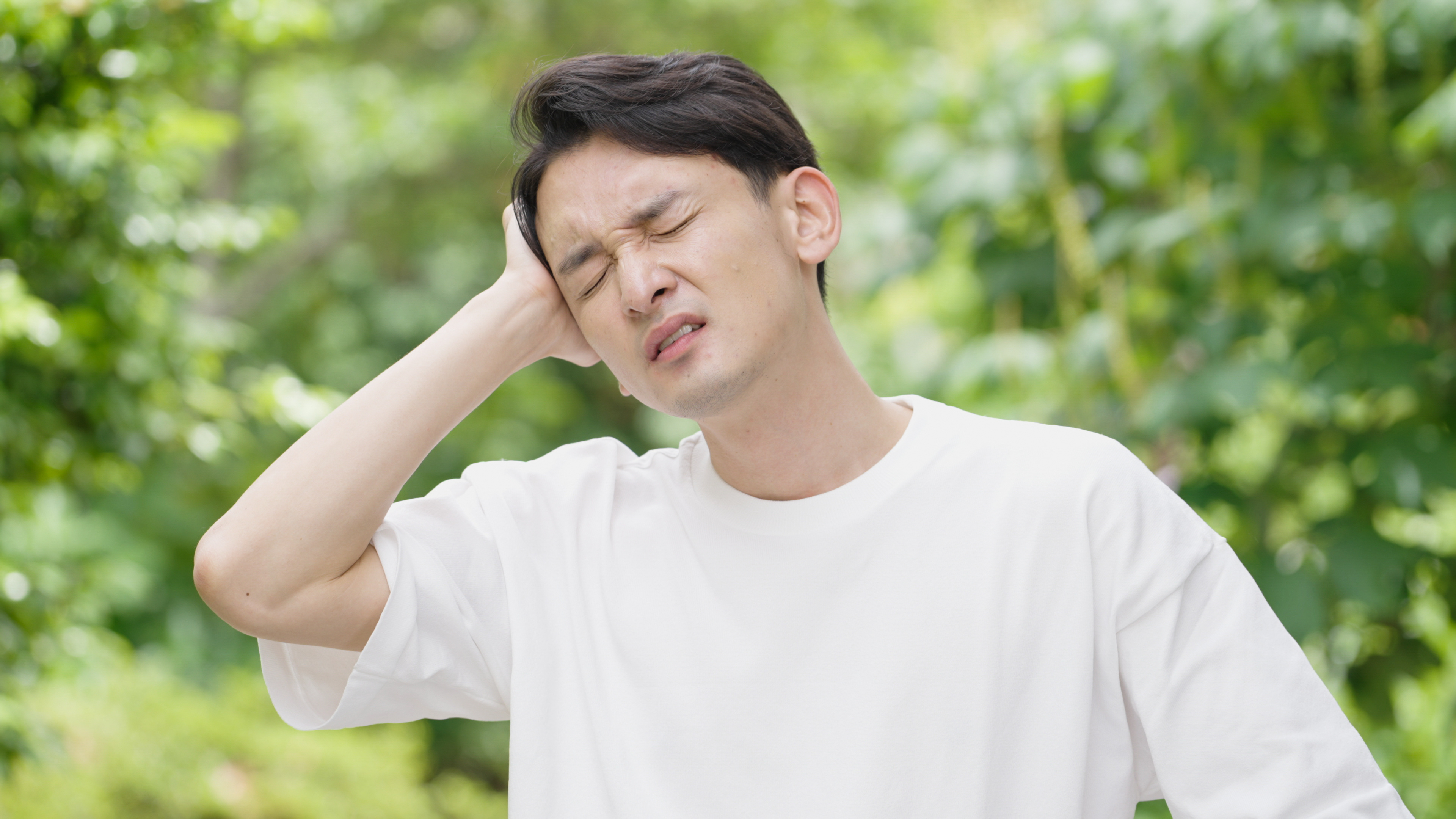 【毛髪診断士監修】夏にフケが出る原因は？フケをなくす方法や効果的なフケ対策も詳しく解説！