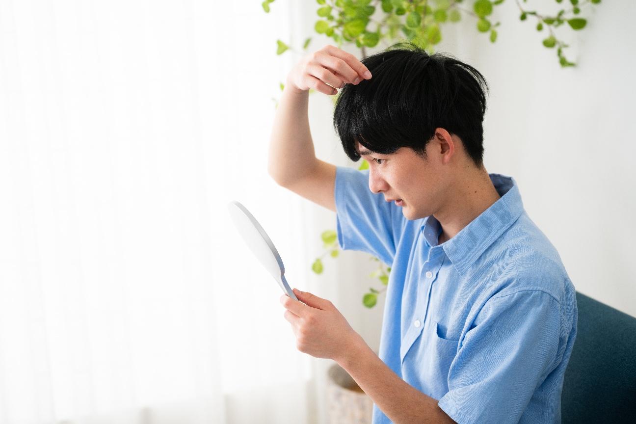 白髪は警告？急に白髪が増える原因と考えられる病気・予防法を徹底解説