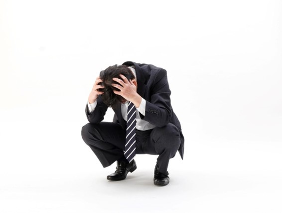 【毛髪診断士監修】ストレスが大量のフケの原因に？効果的な対策・改善方法を紹介